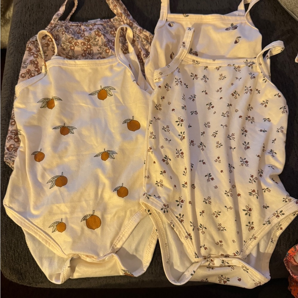 SHEIN Cream and Orange Kids Bodysuits
